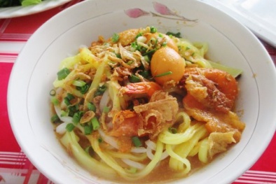 Về phố Hội thưởng thức mì Quảng trứ danh